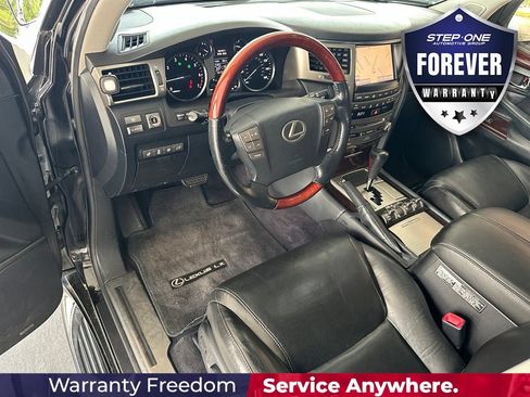 Used 2013 Lexus LX 570 4WD w/ Luxury Pkg w/Pre-crash image 12