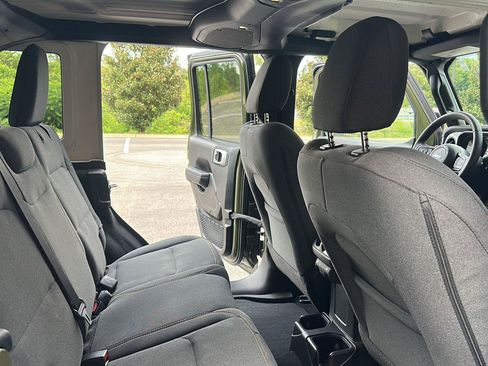 Used 2024 Jeep Wrangler Unlimited Sport AWD/4WD image 29