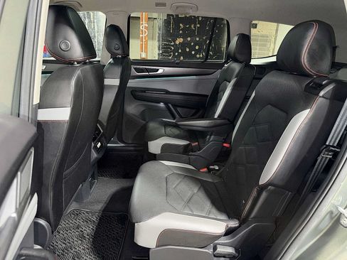 Used 2024 Volkswagen Atlas Peak Edition SE AWD/4WD image 17