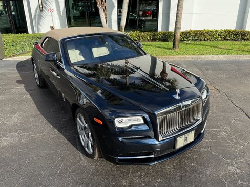 Used 2016 Rolls-Royce Dawn image 21