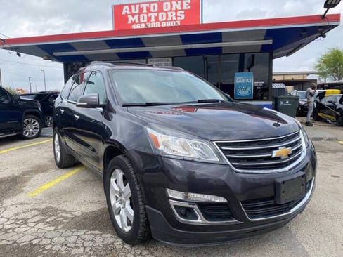 Used 2016 Chevrolet Traverse LT w/ Style and Technology Package FWD image 3