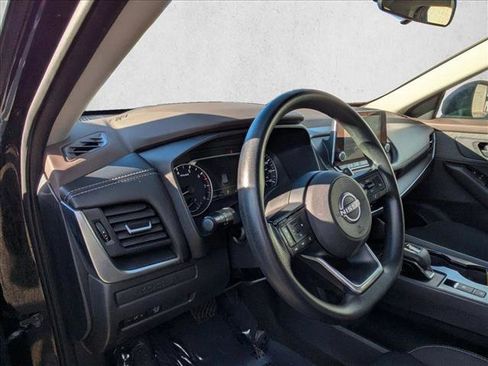 Used 2023 Nissan Rogue S image 10