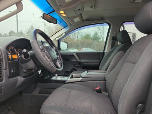 Used 2013 Nissan Titan SV w/ SV Value Truck Pkg image 16