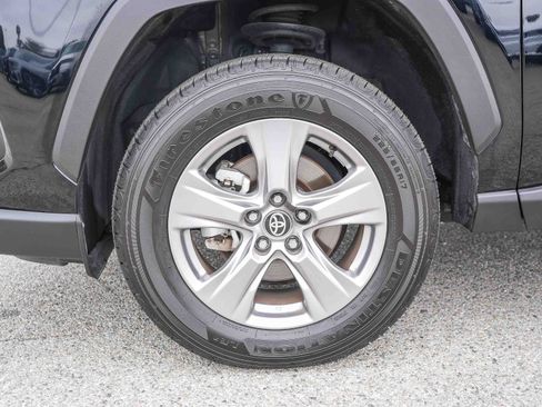 Used 2025 Toyota RAV4 XLE AWD/4WD image 12