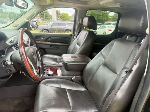 Used 2011 Cadillac Escalade ESV Luxury image 25