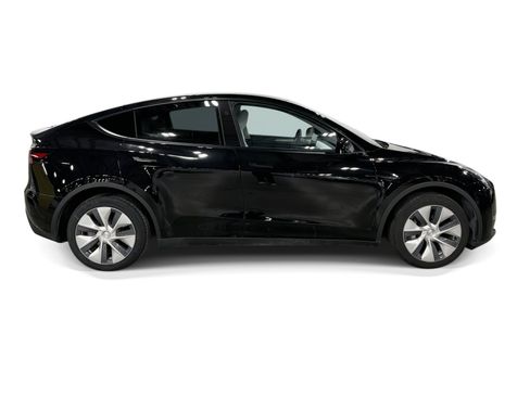 Certified 2023 Tesla Model Y AWD image 7