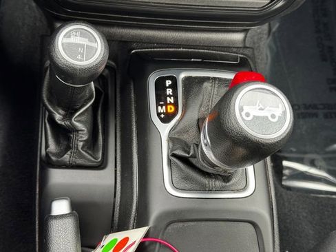 Certified 2018 Jeep Wrangler Unlimited Sport S AWD/4WD image 38