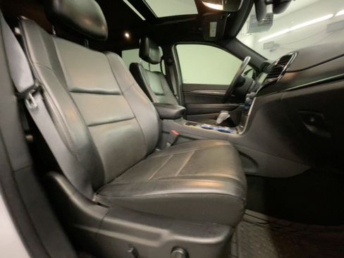 Used 2019 Jeep Grand Cherokee Limited w/ Luxury Group II image 31