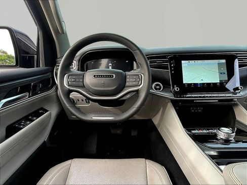 Used 2024 Jeep Wagoneer Series II w/ Flexible Seating Group RWD image 8