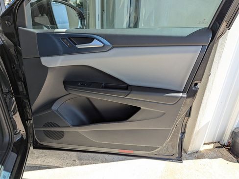 Certified 2022 Volkswagen Taos SE w/ Panoramic Sunroof Package image 35