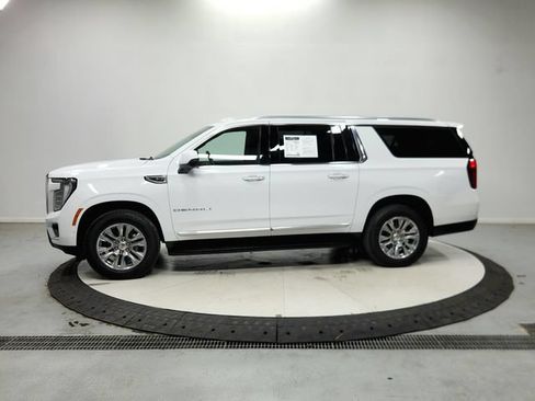 Used 2025 GMC Yukon XL Denali AWD/4WD image 5