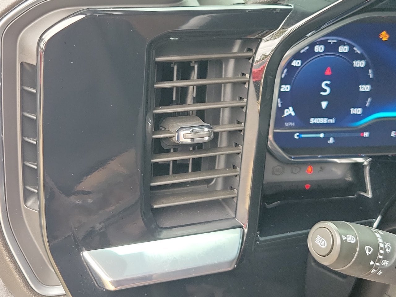 Used 2024 Chevrolet Silverado 2500 LT AWD/4WD image 30