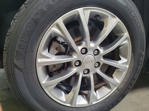 Used 2020 Jeep Cherokee Latitude Plus FWD image 31