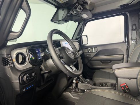 Used 2025 Jeep Wrangler Unlimited Sahara AWD/4WD image 24