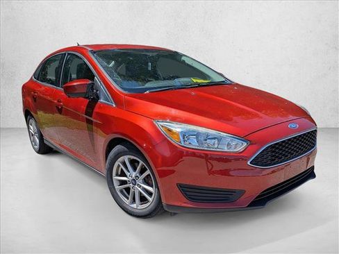 Used 2018 Ford Focus SE FWD image 3