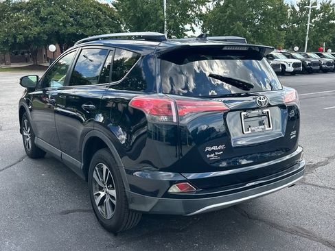 Used 2018 Toyota RAV4 XLE AWD/4WD image 6