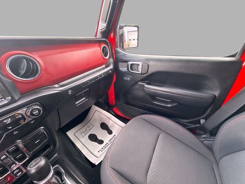 Used 2023 Jeep Wrangler Unlimited Rubicon w/ Cold Weather Group AWD/4WD image 23