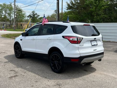 Used 2017 Ford Escape SE w/ Equipment Group 201A image 8