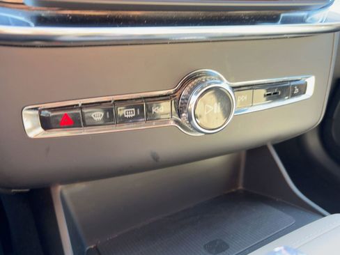 Certified 2025 Volvo XC90 B5 Plus image 18