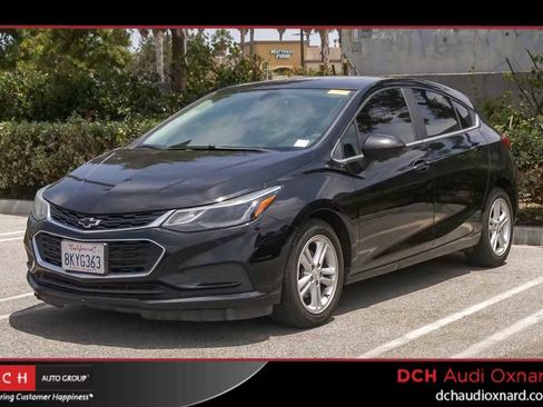 Used 2018 Chevrolet Cruze LT w/ Sun And Sound Package FWD image 1