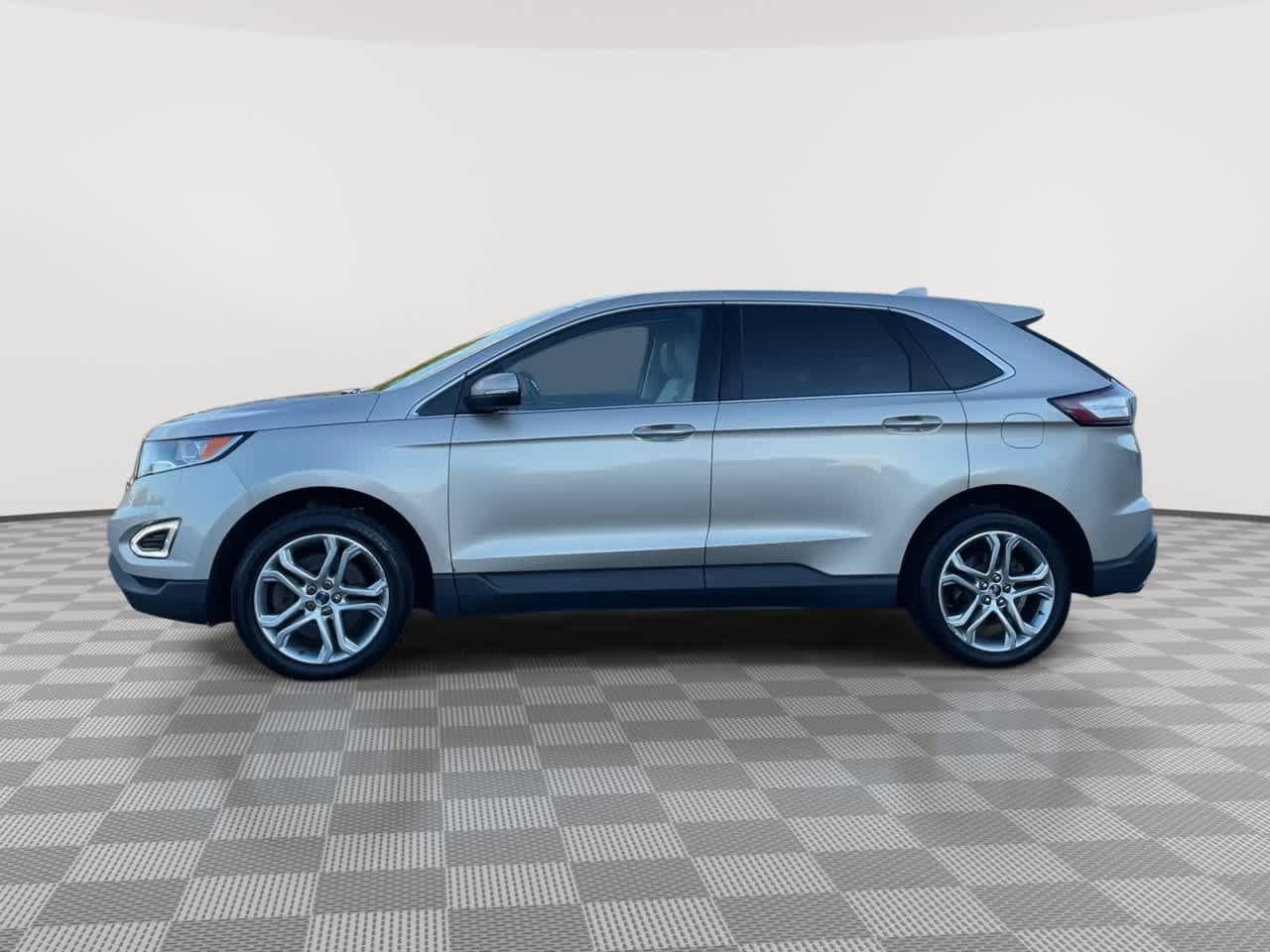 Used 2017 Ford Edge Titanium w/ Technology Package AWD/4WD image 5