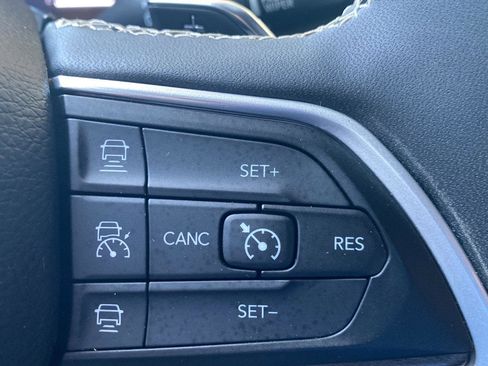 Used 2023 Jeep Grand Cherokee Limited w/ Luxury Tech Group II AWD/4WD image 45