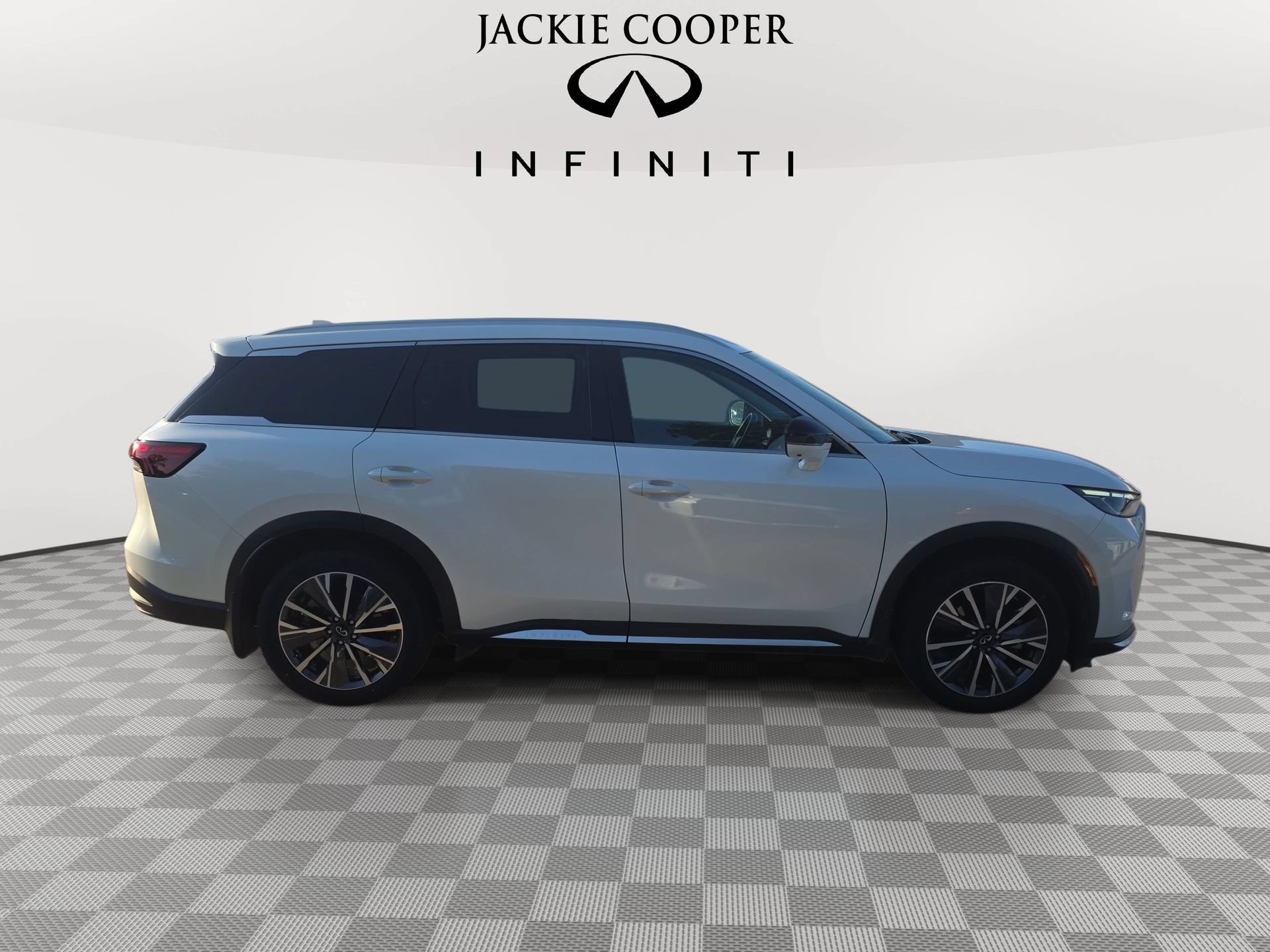 Certified 2026 INFINITI QX60 Luxe w/ Cargo Package FWD image 4