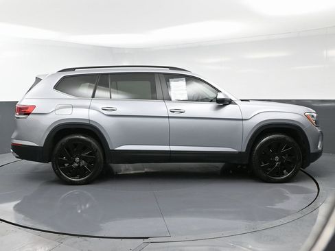 Used 2024 Volkswagen Atlas SE w/ Black Wheel Package image 8