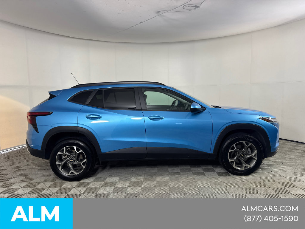Used 2025 Chevrolet Trax LT FWD image 5