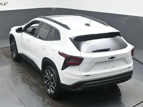 New 2026 Chevrolet Trax RS w/ Sunroof Package FWD image 19