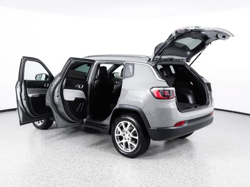 Used 2024 Jeep Compass Latitude AWD/4WD image 14