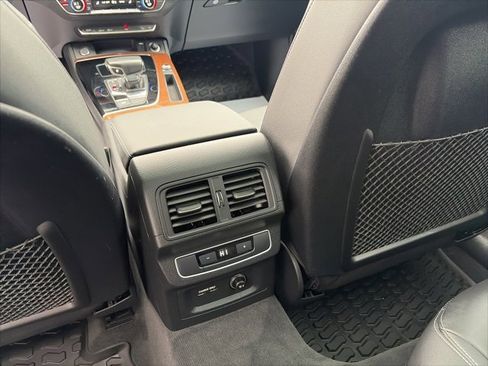 Used 2022 Audi Q5 2.0T Premium w/ Convenience Package image 22