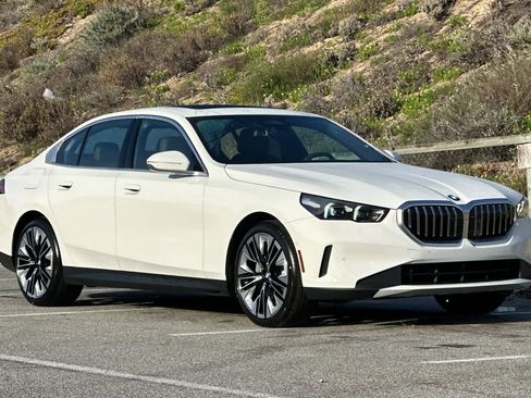 New 2026 BMW 530i w/ Premium Package RWD image 9