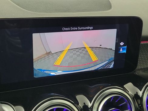 Used 2022 Mercedes-Benz GLB 250 image 18