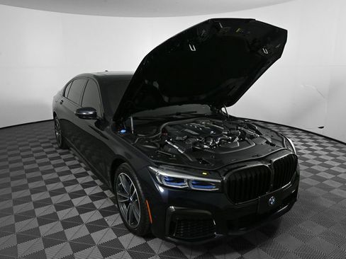 Used 2020 BMW 750i xDrive w/ Executive Package AWD/4WD image 32