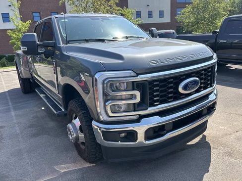 Used 2023 Ford F350 Lariat AWD/4WD image 3