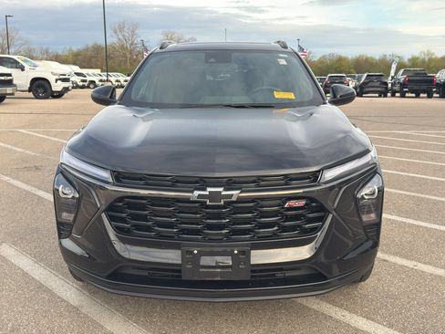 Used 2024 Chevrolet Trax RS w/ Sunroof Package FWD image 9