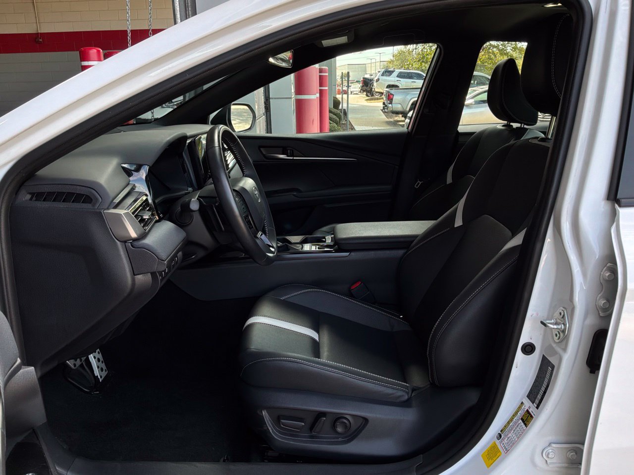 Used 2026 Toyota Camry SE FWD image 10