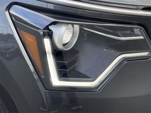 New 2025 Kia Niro SX image 7