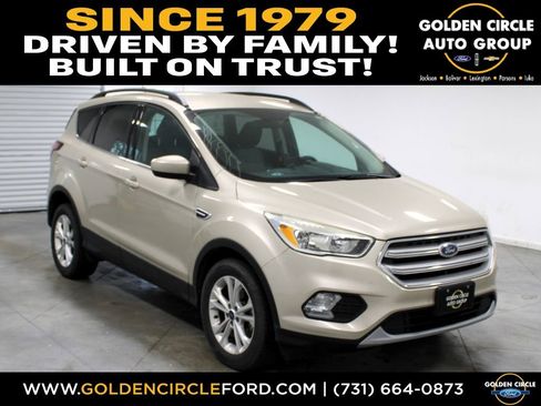 Used 2018 Ford Escape SE image 1