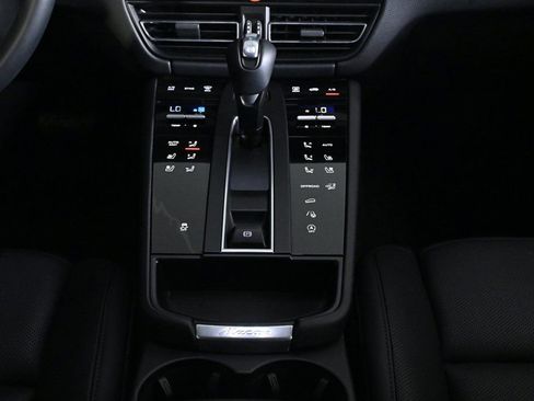 Certified 2026 Porsche Macan AWD/4WD image 16
