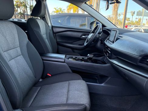 Used 2025 Nissan Rogue SV image 38