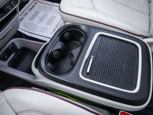 Used 2020 Chrysler Pacifica Limited w/ Tire & Wheel Group image 25