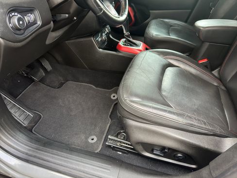 Used 2021 Jeep Renegade Trailhawk image 11