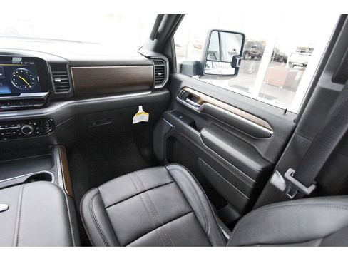 Used 2024 Chevrolet Silverado 2500 High Country w/ High Country Premium Package image 10