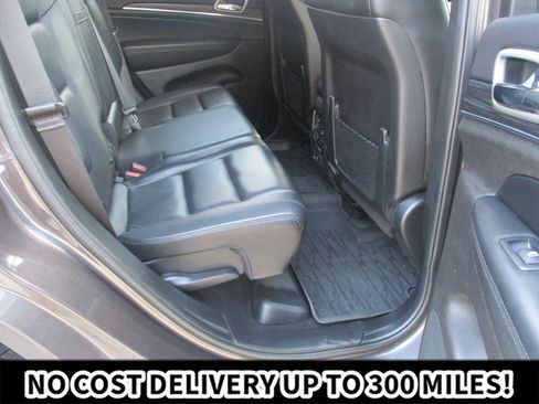 Used 2020 Jeep Grand Cherokee Laredo AWD/4WD image 12