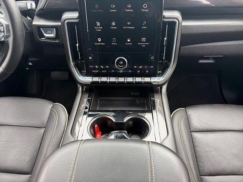 Used 2025 GMC Yukon Elevation w/ Elevation Premium Package AWD/4WD image 18