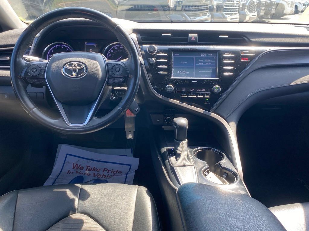 Used 2020 Toyota Camry SE FWD image 8