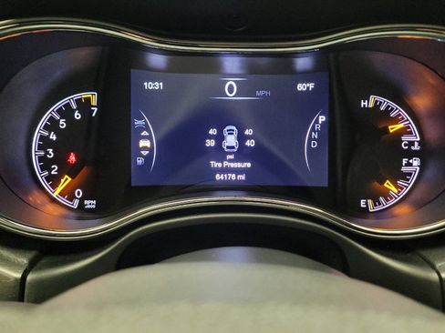 Used 2018 Jeep Grand Cherokee Limited image 23