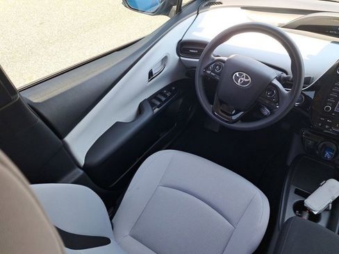 Used 2021 Toyota Prius L Eco image 16